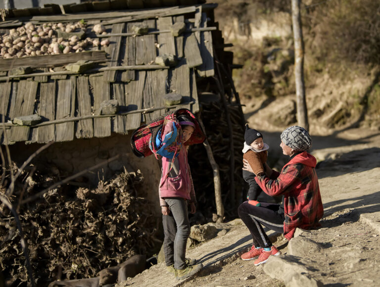 Wang Li - Children-in-Daliangshan-4